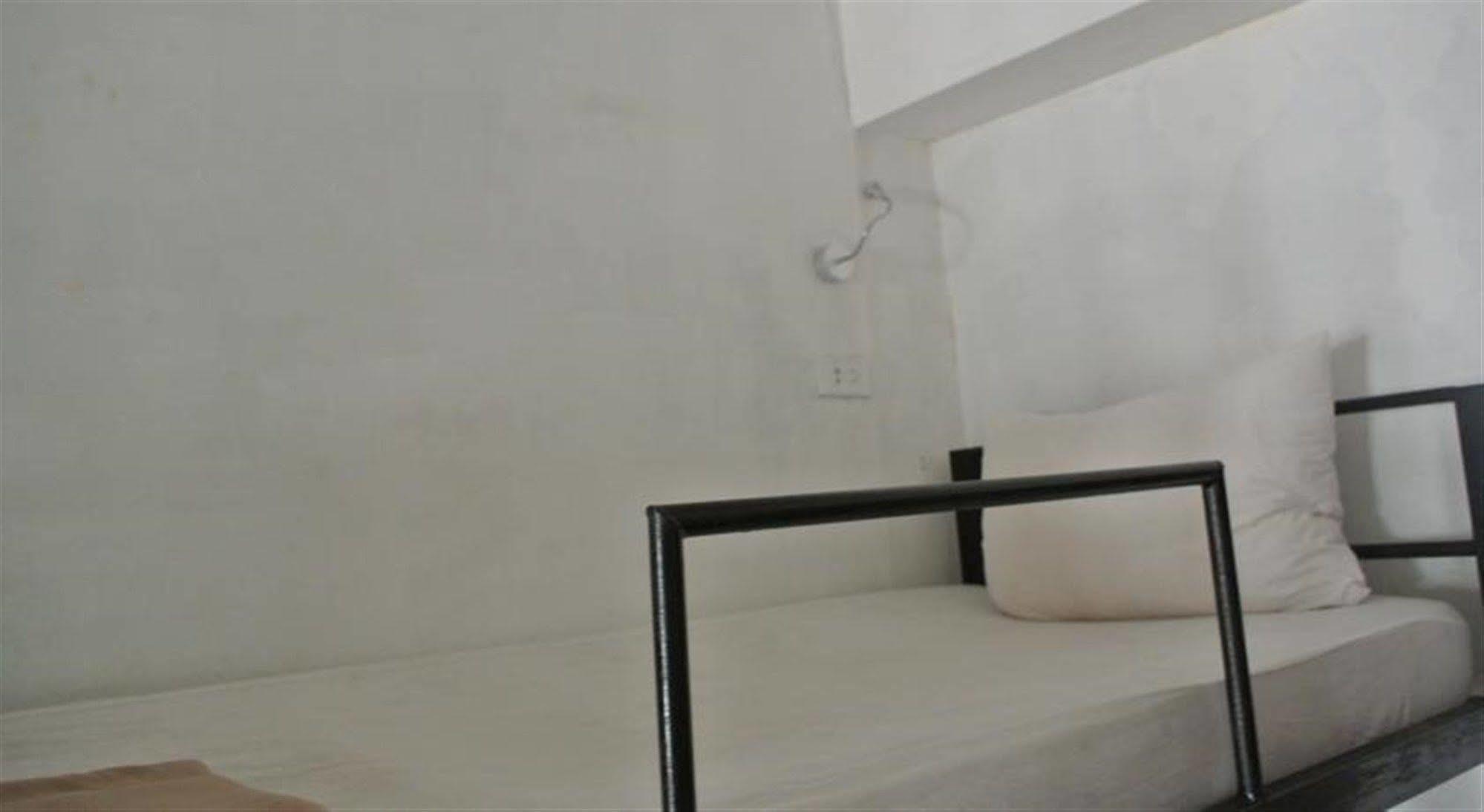Vientiane Backpackers Hostel Exterior photo